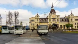 У Луцьку біля вокзалу буде платна парковка замість стоянки маршруток (відео)