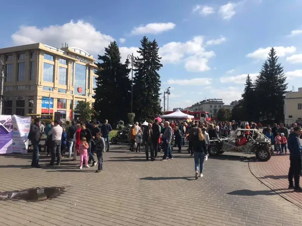 Майстер-класи та експерименти: у Луцьку влаштували «Наукові пікніки» (фото)