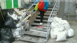 Лучан покарали за сміття під під’їздами після ремонту (фото)