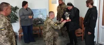 Захищав із часів АТО: на Волині рідним полеглого Героя вручили його орден «За мужність» (фото)