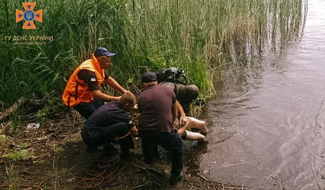 На Волині з озера дістали тіло чоловіка (фото)