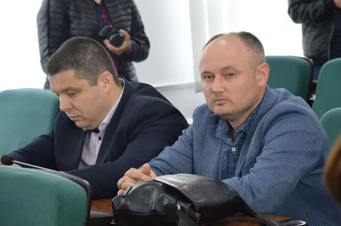 НОК закликав скандального директора луцького басейну поновити звільненого тренера