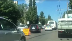 Автотроща поблизу Північного ринку: «вольво» в'їхало в тролейбус (відео)