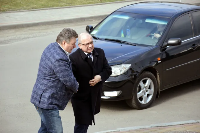 Кому Гунчик вручить цінні подарунки
