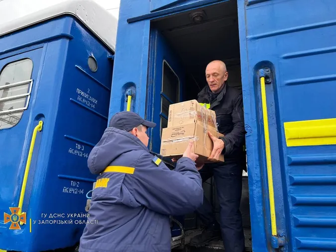 Волинські рятувальники зібрали гуманітарну допомогу для дітей Запоріжжя (фото)