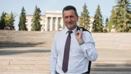 Кредит на люксове авто та мільйонні доходи: що у декларації ректора ВНУ Анатолія Цьося
