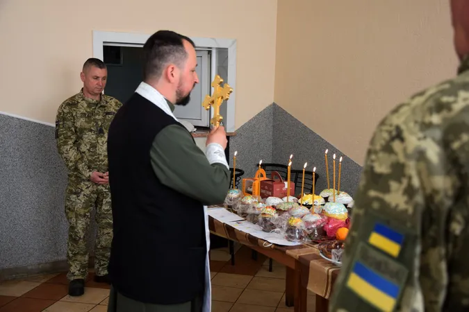 Як на Волині прикордонники освячували великодні кошики (фото)