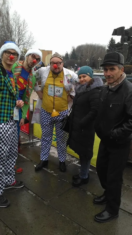 Сотні «Миколайчиків» та Сант: як в Україні та світі бігали за духом Різдва (фото)