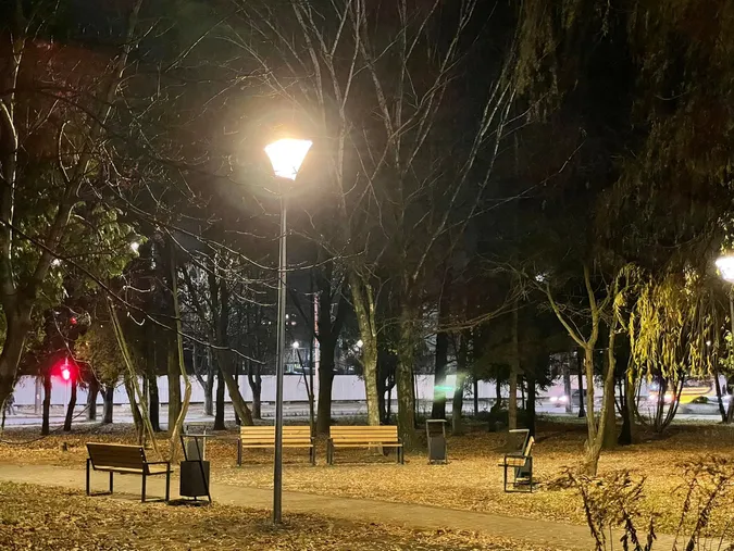 У Луцьку завершили облаштування скверу на розі двох проспектів (фото)