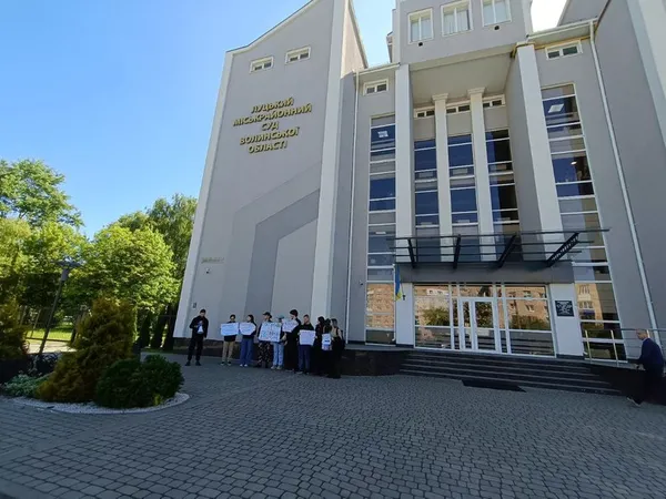 Активісти перед початком судового засідання