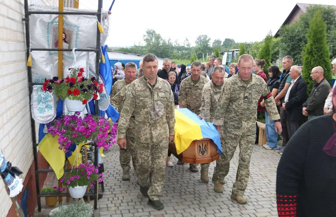 На Волині провели в останню земну дорогу Захисника Ігоря Андрійчука (фото)