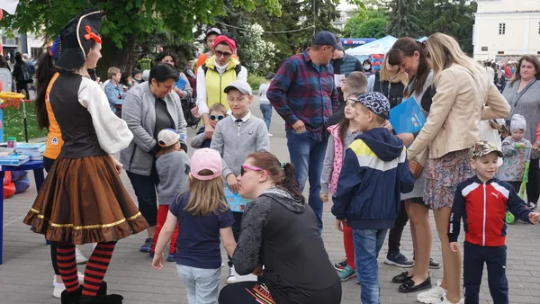 Емоції і драйв: у Луцьку відбулося свято морозива (фото)
