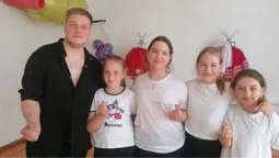 Був 40 днів прикутий до ліжка: на Волині ветеран війни навчає дітей та дорослих танцям (фото, відео)