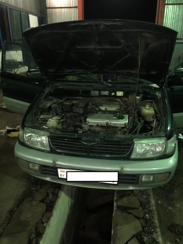 Під обшивкою, в колесі і паливному баку: на Волині затримали два авто із сигаретами (фото)