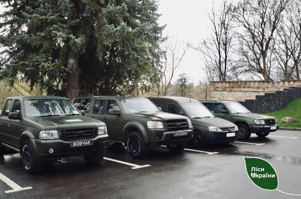 Автодуш, квадрокоптери, продукти: лісівники Волині передали «великодній кошик» для бійців