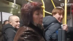 «Сама поплач»: група агресивних підлітків облаяла літню жінку у луцькому тролейбусі