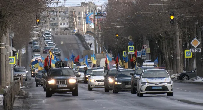 У Луцьку провели масштабний автопробіг на підтримку полонених (фото)