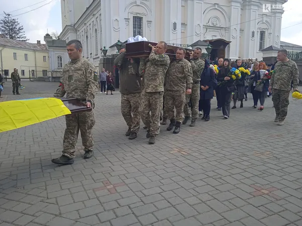 У Луцьку попрощалися з Героєм Юрієм Крюковим (фото, відео)