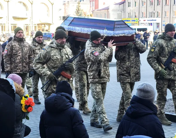 На Волині в останню путь провели Героя Романа Ващука (фото)