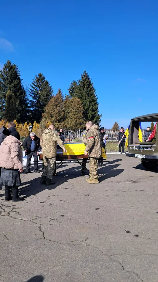 На Волині провели в останню дорогу полеглого воїна Віктора Ващука (фото)