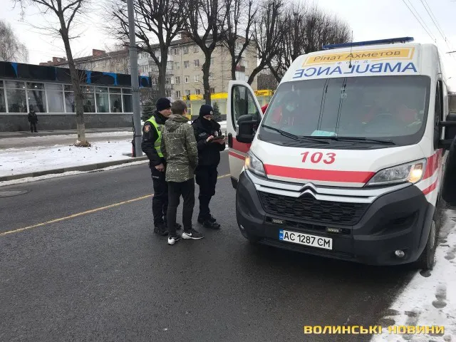 У Луцьку аварія на переході: збили молоду дівчину (фото, відео)