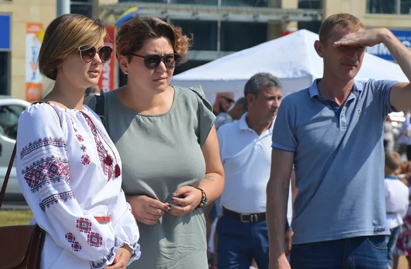 Як лучани «вишили» тілами в'їзну вежу замку Любарта (фото)
