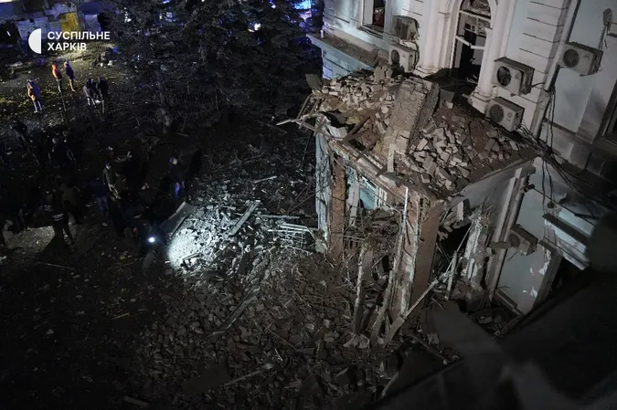 Ворог вдарив по центру Харкова (фото)
