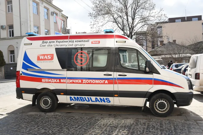 Обладнаний за останнім словом техніки: Луцьк отримав із Польщі автомобіль швидкої допомоги (фото)