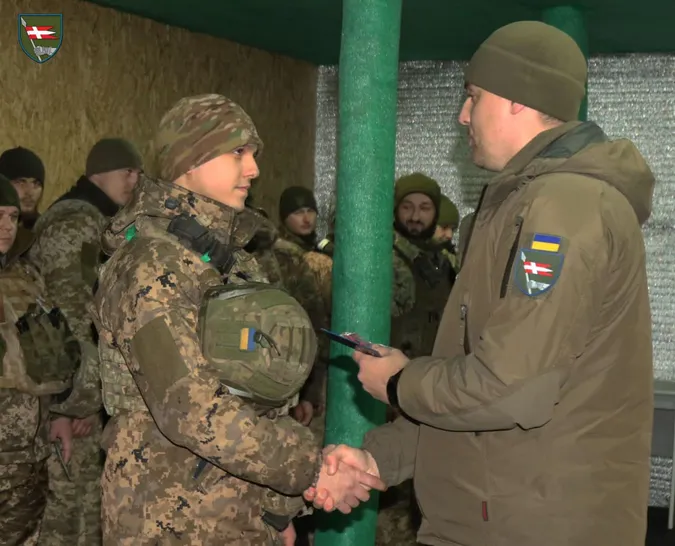 Командир 14-ї ОМБр відзначив побратимів нагородами (фото)
