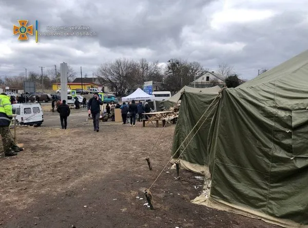Для обігріву і відпочинку: в Устилузі розгорнули намет біля пункту пропуску (фото)