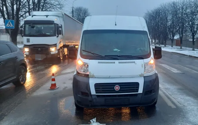 У Луцьку бус збив на переході 69-річного пішохода (фото, відео)