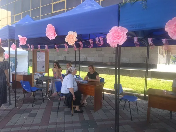 На Театральному майдані у Луцьку можна обстежити груди