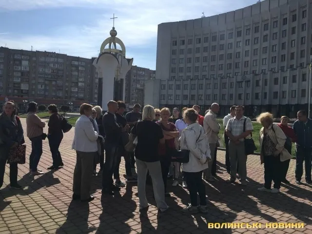 У Луцьку страйкують дачники: перекрили проспект Волі (фото)