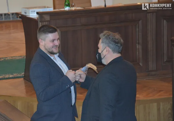Із селфіками, масочками та невеличким скандальчиком на фінал: перша сесія Волиньради (фото)