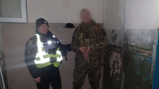 На Волині військовий порізав ножем двох чоловіків та кидав у двір гранату