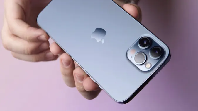 Оглядав посилки: У Ковелі юнак «красиво» вкрав два iPhone 12