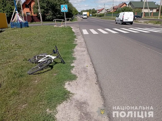 У Липинах авто збило велосипедиста – водій втік (фото, відео)