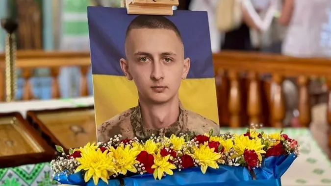 Назавжди 20: на Волині провели в останню дорогу захисника Валентина Агеєнка (фото)