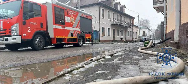 Затопило: у Луцьку і Володимирі рятувальники відкачували воду з підвалів