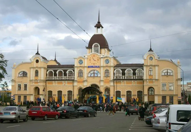 Із залізничного вокзалу в Луцьку терміново евакуйовували людей