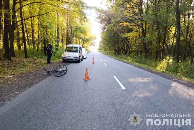 Їхав узбіччям: рівнянин на «опелі» збив лучанина на велосипеді (фото)