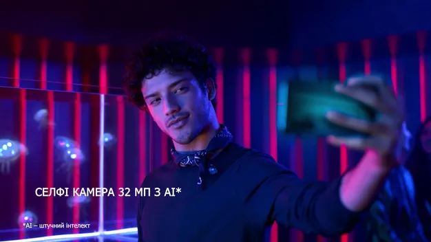В Україні стартували продажі смартфона з чотирма камерами Honor 20 (відео)