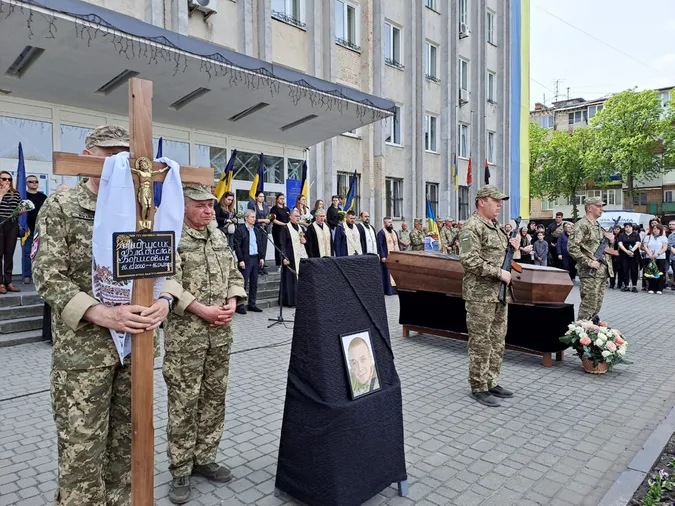 Зовсім юний: у Ковелі попрощалися із захисником Владиславом Андрусиком (фото)