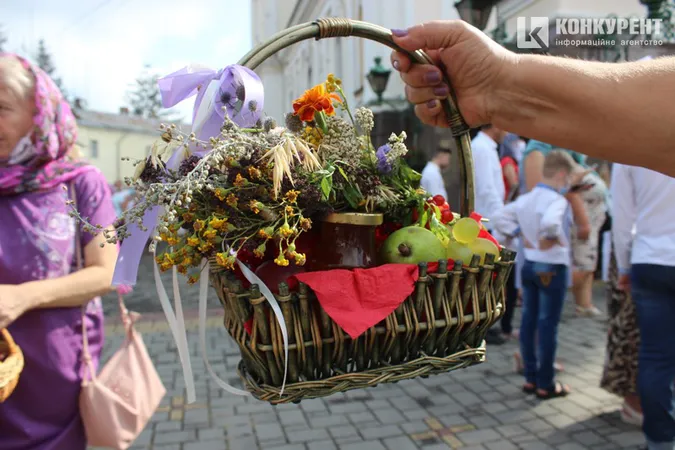 Цікава форма і плетіння, чи не так?