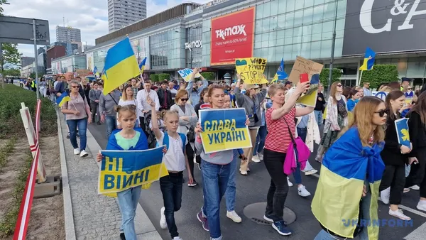У Варшаві під час акції протесту висміяли армію рф (фото, відео)