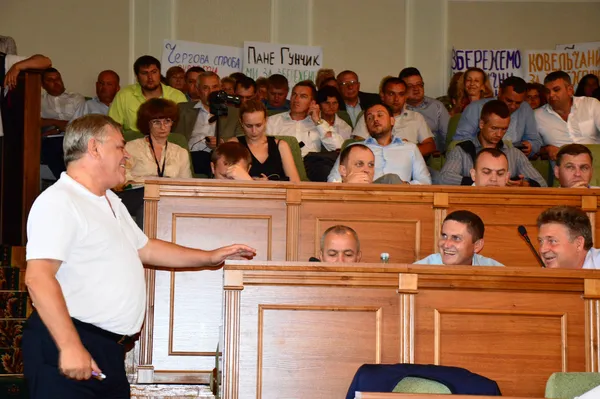 Анатолій Вітів жартує із радикалами...