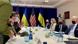 Байдену передали уламки однієї з російських ракет, якими обстріляли Яворівський полігон (фото)