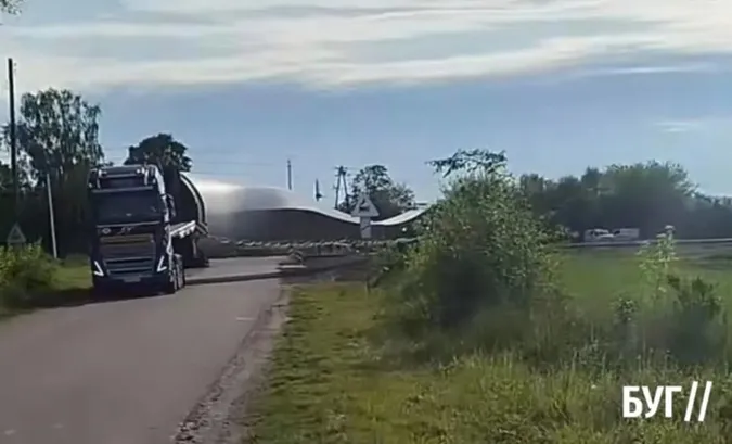 В Іваничівській громаді встановлюють вітряки:  величезні  деталі завозять вантажівками (відео)