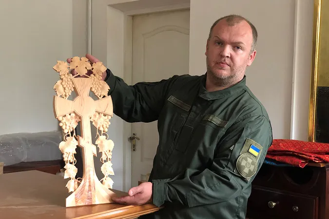 Іконостаси волинського гвардійця прикрашають храми у США, Чехії та Італії