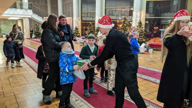 Для дітей військових у Луцьку влаштували казкове свято (фото)